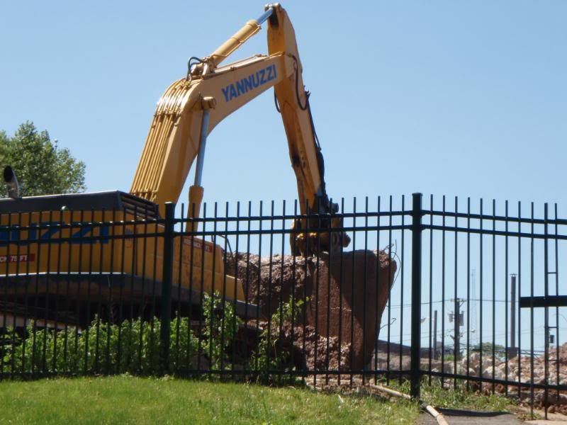 http://i84.photobucket.com/albums/k13/Demolition30/2010DemolitionPicsofvarioussites-14.jpg