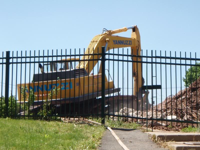 http://i84.photobucket.com/albums/k13/Demolition30/2010DemolitionPicsofvarioussites-20.jpg