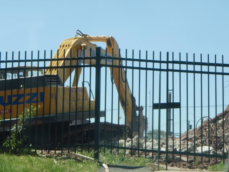 http://i84.photobucket.com/albums/k13/Demolition30/2010DemolitionPicsofvarioussites-22.jpg