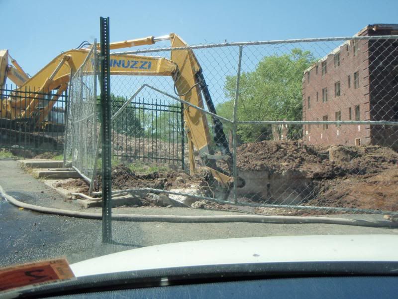 http://i84.photobucket.com/albums/k13/Demolition30/2010DemolitionPicsofvarioussites-9.jpg