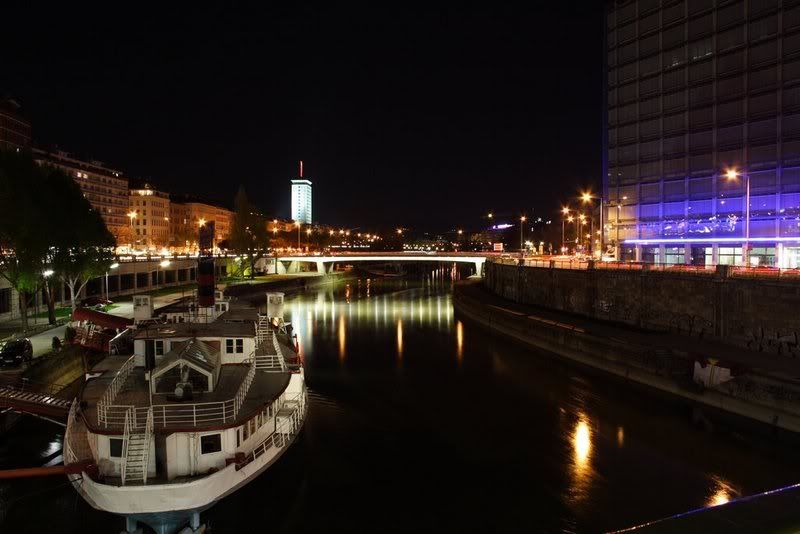 IMAGE: http://i84.photobucket.com/albums/k14/Shimpul/viena/resize3-1.jpg