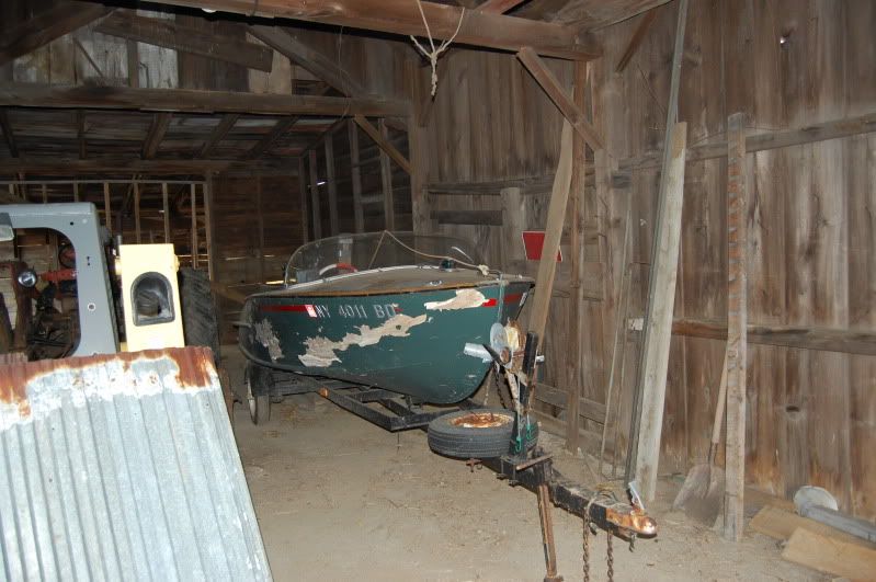 http://i84.photobucket.com/albums/k21/deener50/59%20Wood%20boat/DSC_0364.jpg