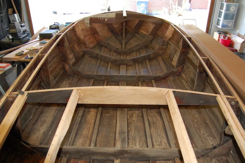 http://i84.photobucket.com/albums/k21/deener50/59%20Wood%20boat/DSC_0431.jpg