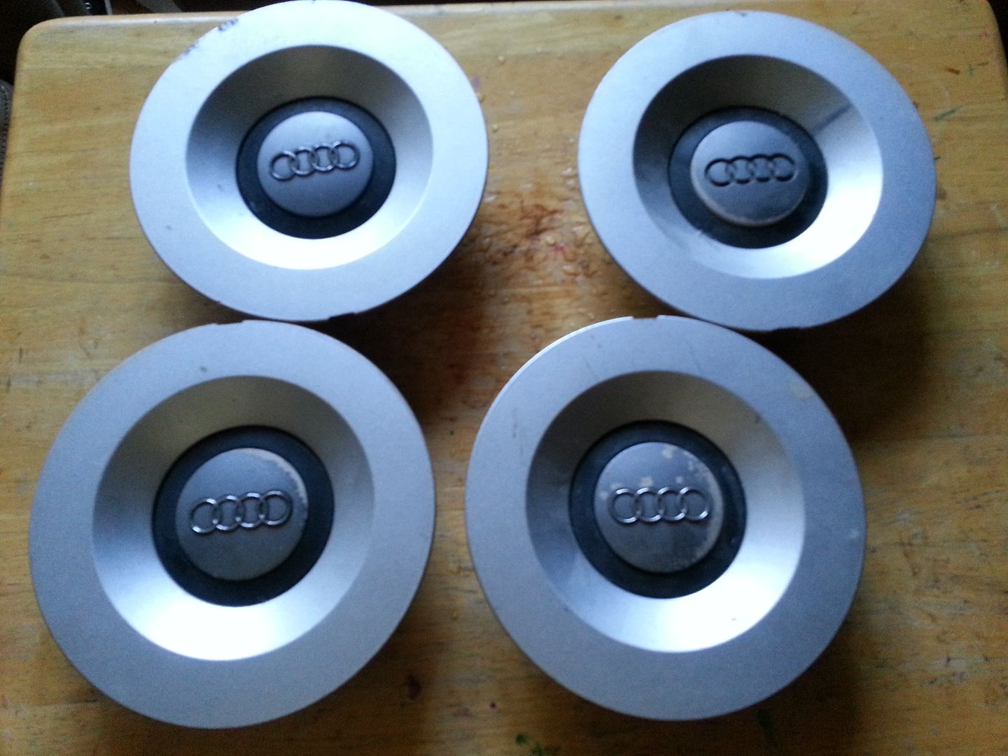 Avus (8L S3) wheel centre caps x 4 (8D0 601 165 E)