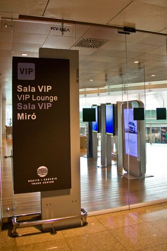 Sala Vip Joan Miró, Associada ao Diners e à Singapore Airlines, no Aeroporto de El Prat (BCN), Barcelona Sala Vip Joan Miró, Associada ao Diners e à Singapore Airlines, no Aeroporto de El Prat (BCN), Barcelona