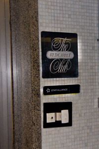 UNITED: Sala Vip United Club (ex The Red Carpet Club), Star Alliance Gold, no Aeroporto de Guarulhos (GRU), São Paulo UNITED: Sala Vip United Club (ex The Red Carpet Club), Star Alliance Gold, no Aeroporto de Guarulhos (GRU), São Paulo