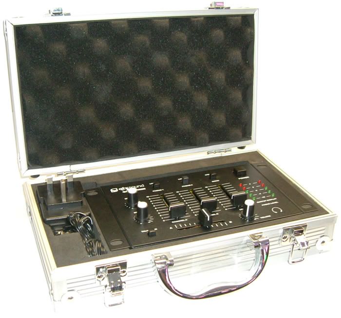 QTX QSM 4 3 Channel DJ Mixer in Flight Case  